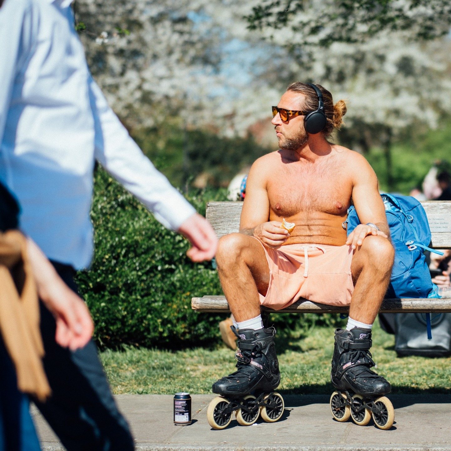 Rollerblader eating lunch on a park bench